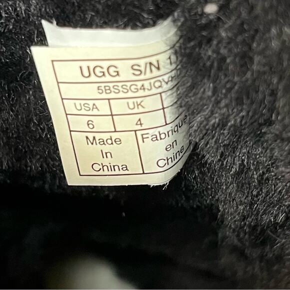 UGG Classic Short Snow Leopard Glitter Black Shearling Lined Boot Women’s Size 6 - Picture 9 of 9